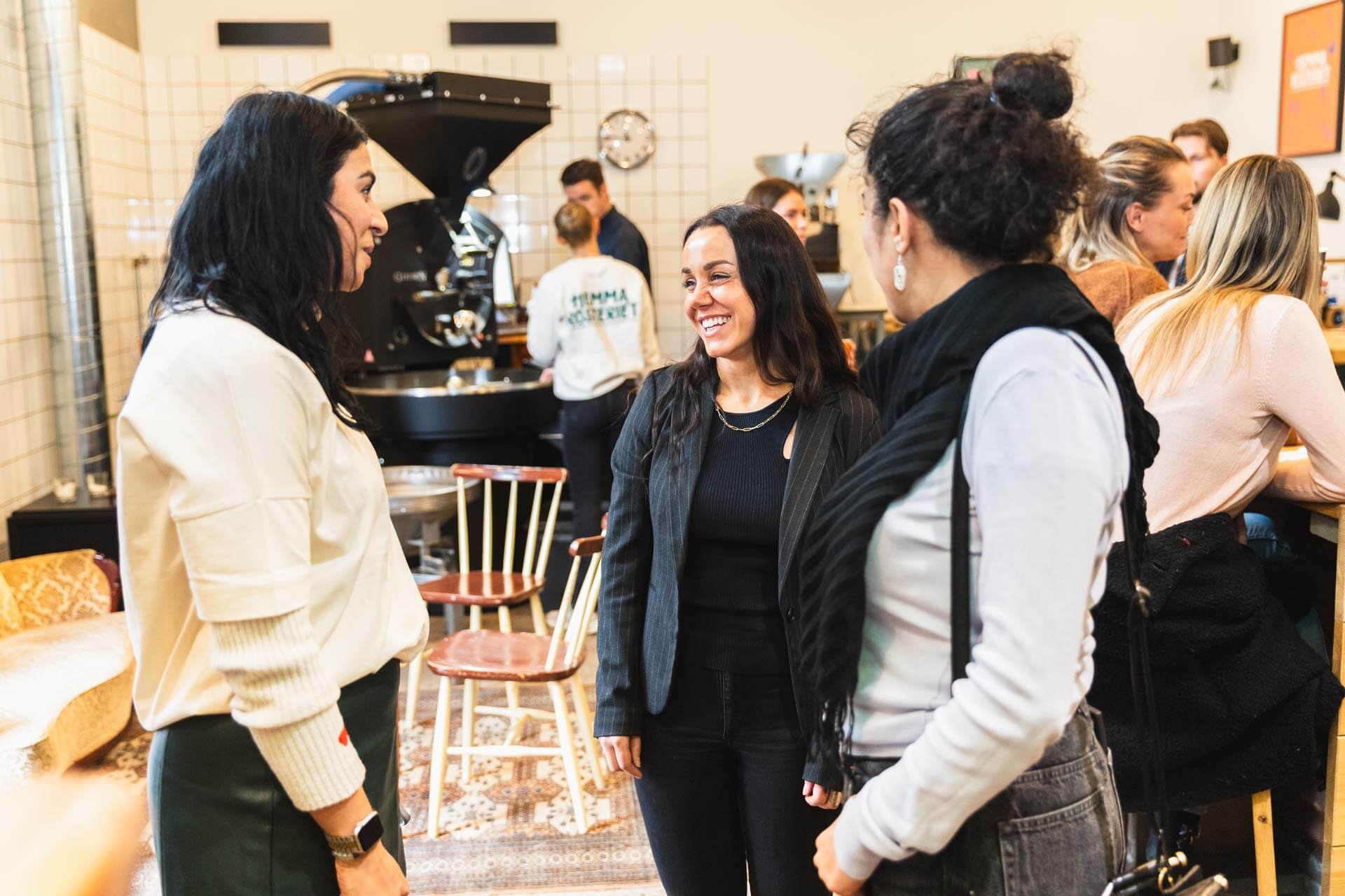 Öppet hus med mingel på ett rosteri i Göteborg. Litet event med fotograf.