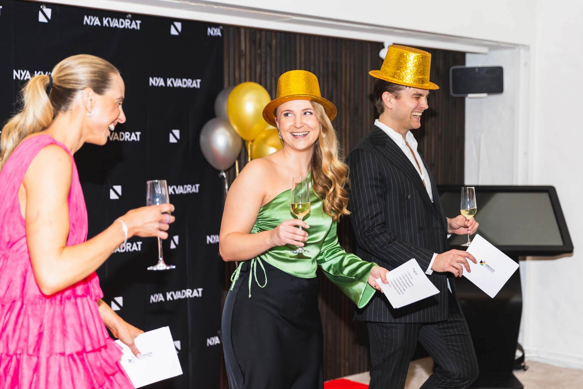 Företagsevent med galatema, fotograf på event som fångar företagets firande.