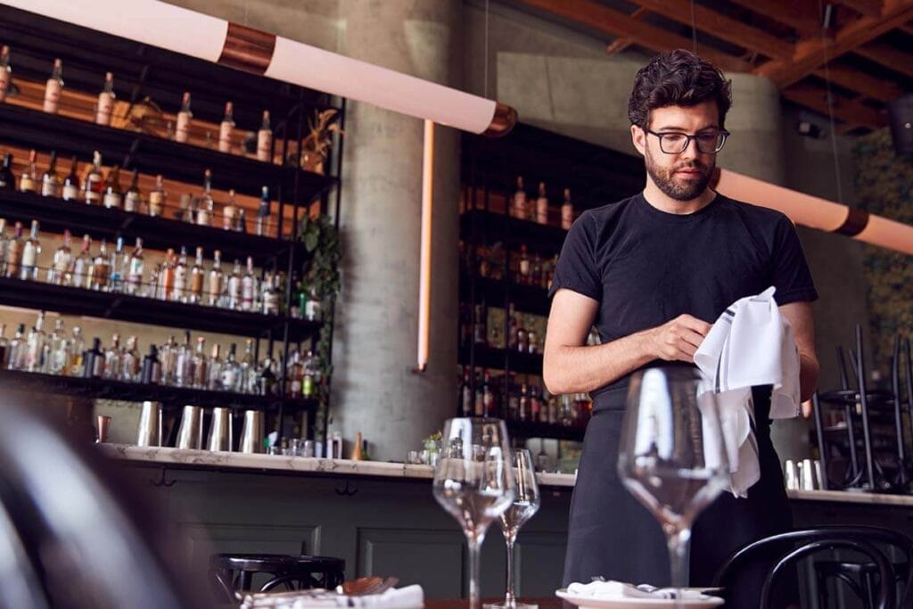 Restaurangbilder med fokus på personalen och servicen. Fotograf i Göteborg för restarang.