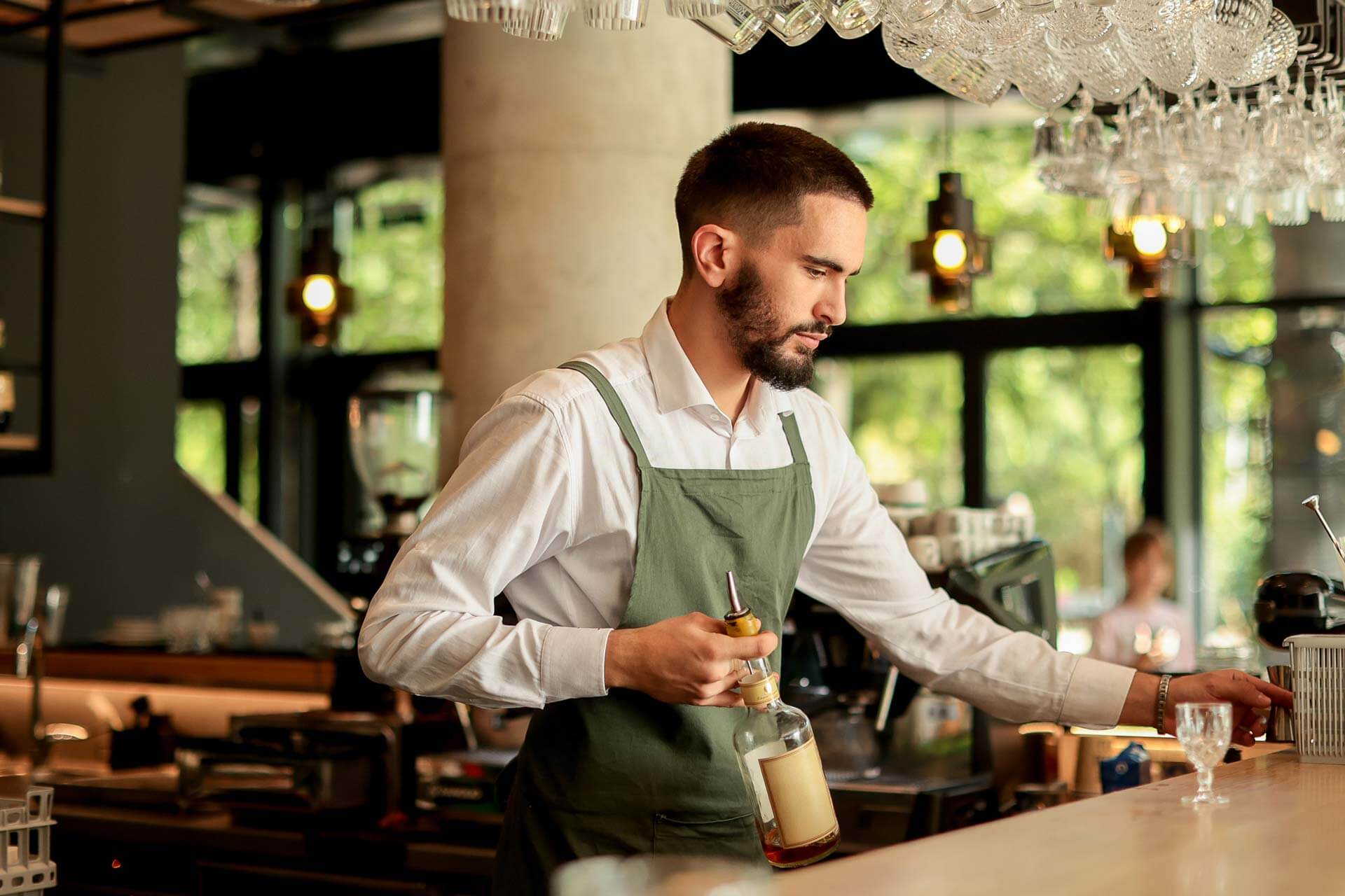 Personalbilder i restaurang. Restaurangfotografering med fokus på personalen som arbetar.