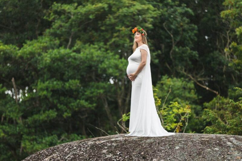 Gravidfotografering ute i naturen. Klädval till gravidfotografering.