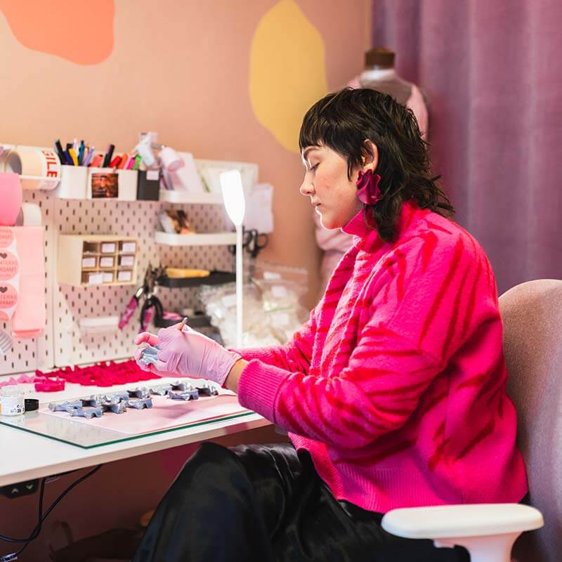 Småföretagare i Göteborg som fångat sin verksamhet i företagsbilder för hemsidan.