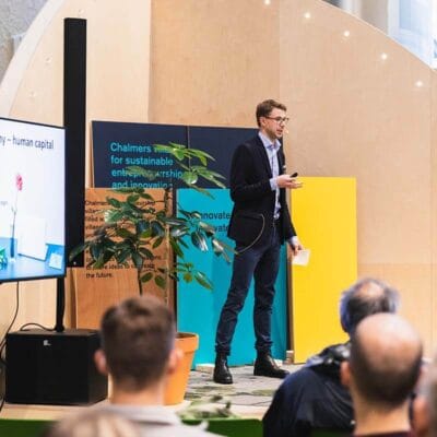 Föreläsning på Chalmers fångat i bild av fotograf. Fotalla som eventfotograf för företag.