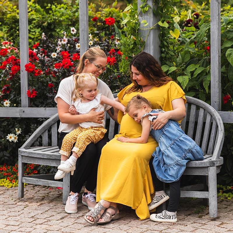 Gravidfotografering med familjen.