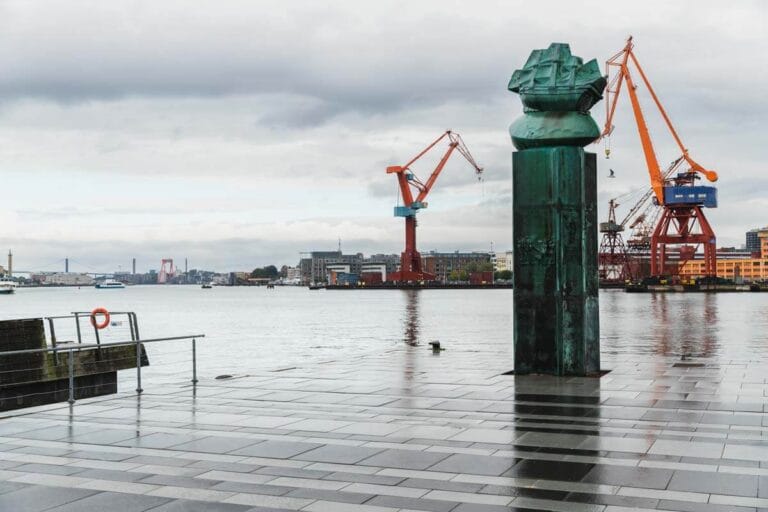 Delawaremonumentet vid Göteborgs hamn. Tips på fotoplatser i Göteborg.