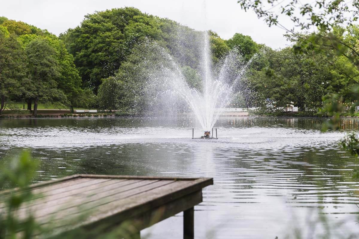 Fontänen i den Stora dammen i Slottsskogen Göteborg.