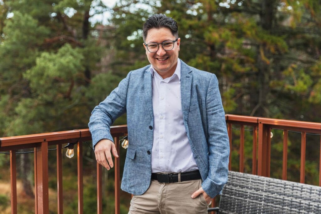 Porträttfotografering i Göteborg ute på en balkong