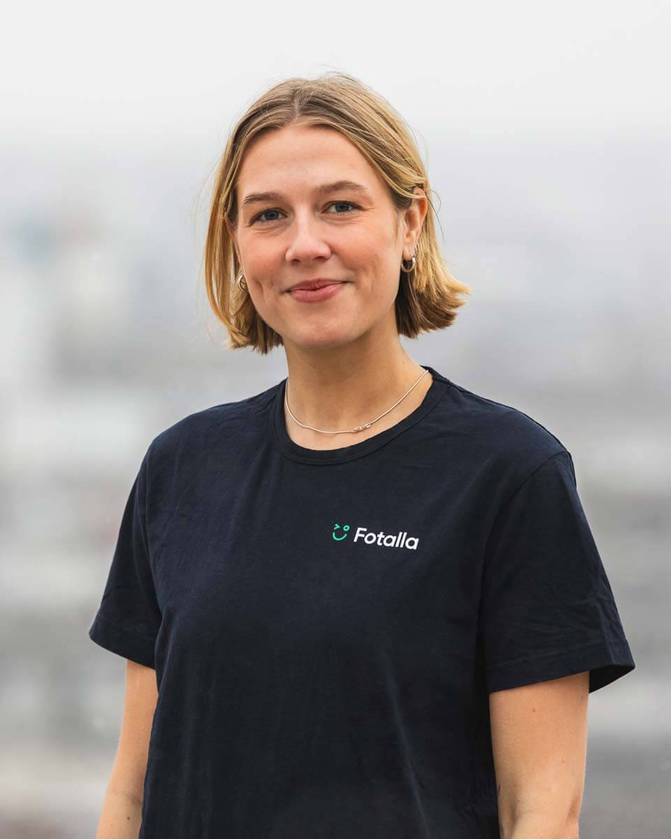 Porträttbild av fotografen Ella