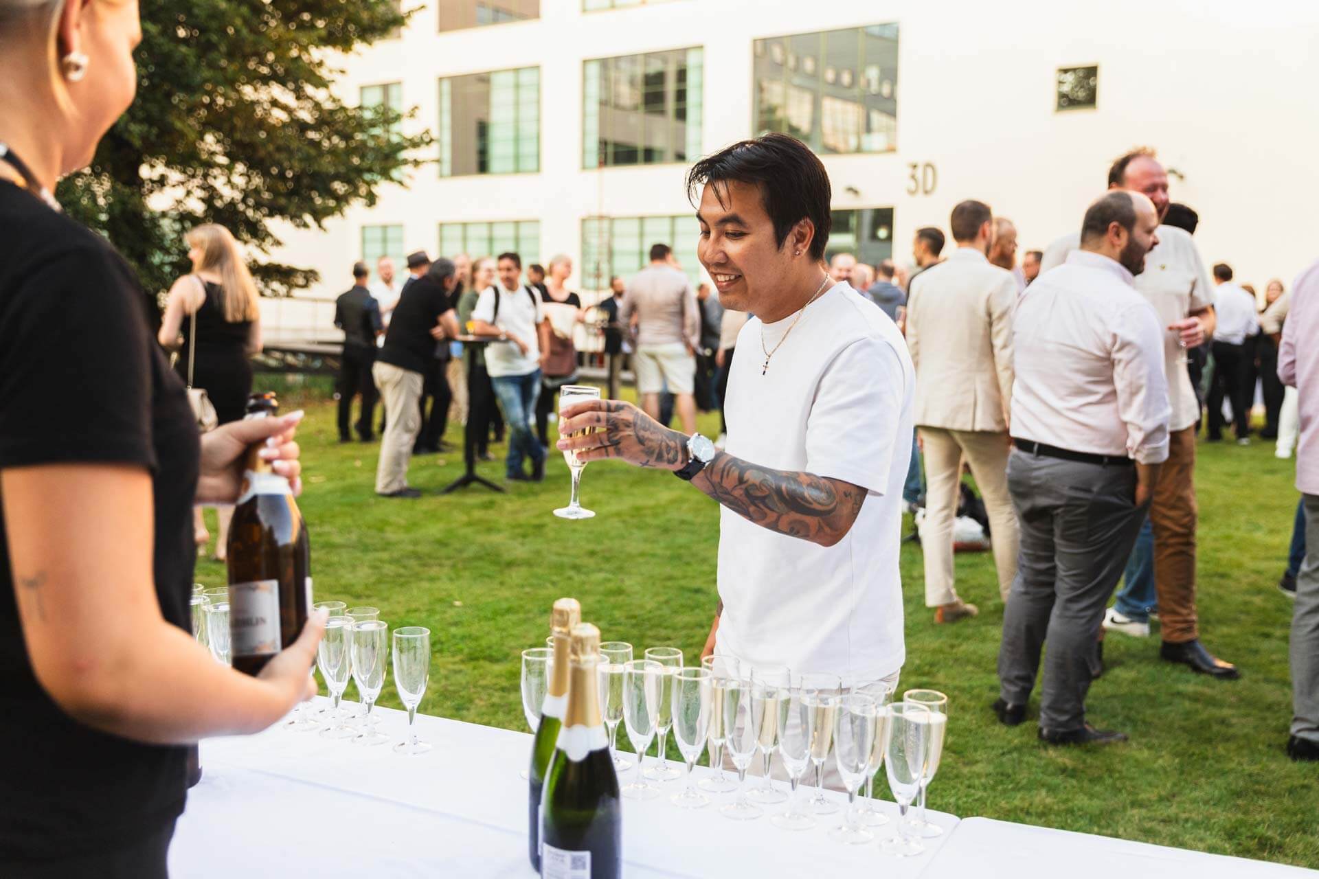 Fotograf i Göteborg för företagsevent, bröllop , verksamhetsbilder och porträtt.