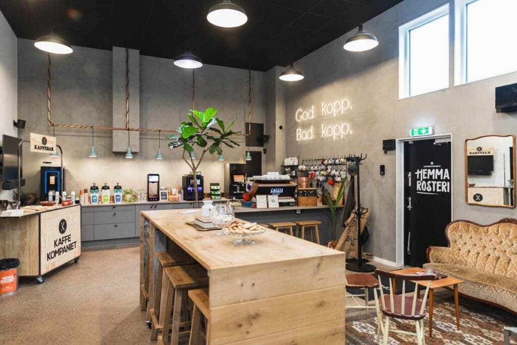 Interiörfotografering med kaffemaskiner i modern showroom miljö