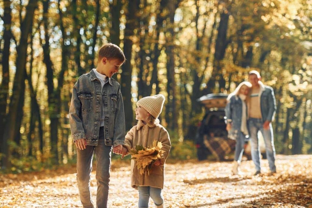 Härlig höstfotografering, konsten att kläder för familjefotografering på hösten